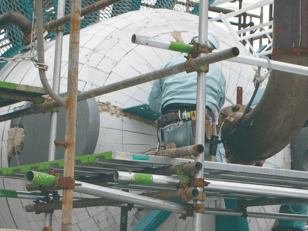 保温材取付け（施工中）